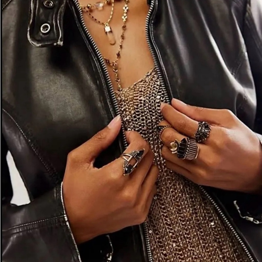 Free People Rhapsody Rings Set Size 5-8 NWOT Gold - Picture 3 of 3